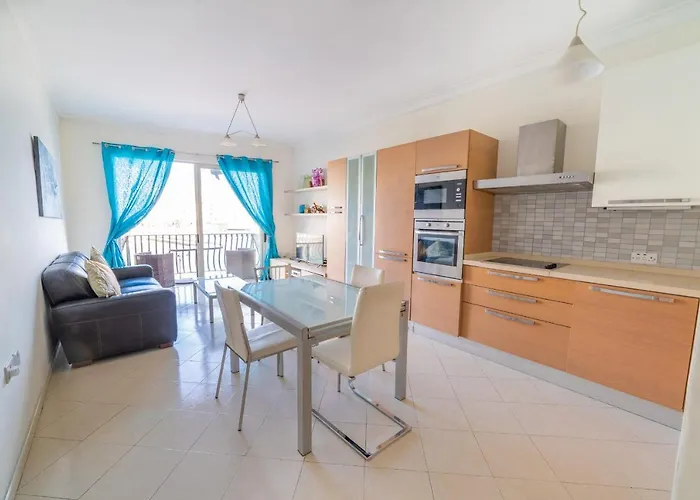 Superb Views Of Spinola Bay In Heart Of Stjulians-Hosted By Sweetstay